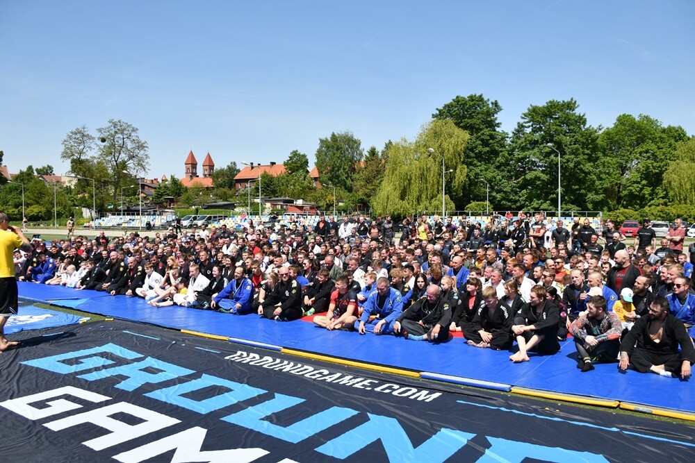 Wczoraj na rudzkiej Burloch Arenie odbyła się szósta edycja, największego w Polsce wydarzenia dla miłośników Brazylijskiego Jiu Jitsu - "Kulanie na lufcie".

fot. Jacek Knapik