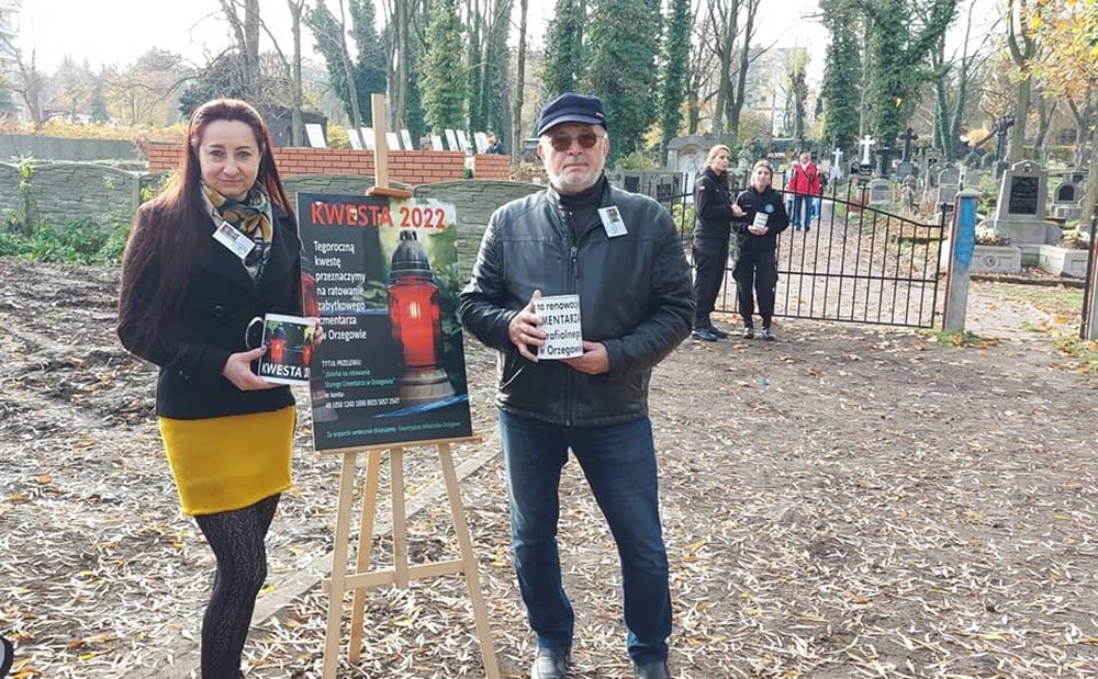 1 listopada członkowie Towarzystwa Miłośników Orzegowa znów zbierali datki na ratowanie zabytkowego starego cmentarza w dzielnicy. Zebrano sporą kwotę!

fot. FB Jerzy Kasperek