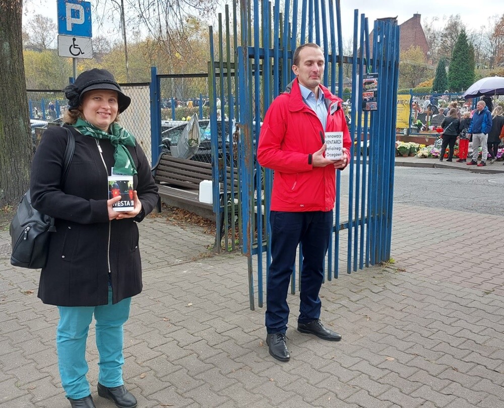 1 listopada członkowie Towarzystwa Miłośników Orzegowa znów zbierali datki na ratowanie zabytkowego starego cmentarza w dzielnicy. Zebrano sporą kwotę!

fot. FB Jerzy Kasperek