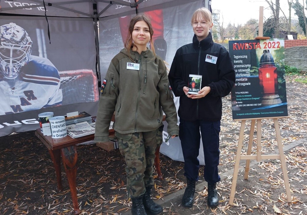 1 listopada członkowie Towarzystwa Miłośników Orzegowa znów zbierali datki na ratowanie zabytkowego starego cmentarza w dzielnicy. Zebrano sporą kwotę!

fot. FB Jerzy Kasperek