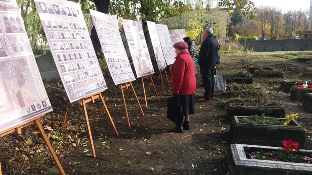 1 listopada członkowie Towarzystwa Miłośników Orzegowa znów zbierali datki na ratowanie zabytkowego starego cmentarza w dzielnicy. Zebrano sporą kwotę!