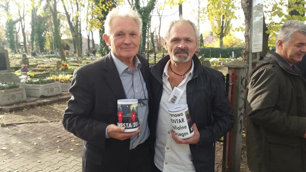 1 listopada członkowie Towarzystwa Miłośników Orzegowa znów zbierali datki na ratowanie zabytkowego starego cmentarza w dzielnicy. Zebrano sporą kwotę!