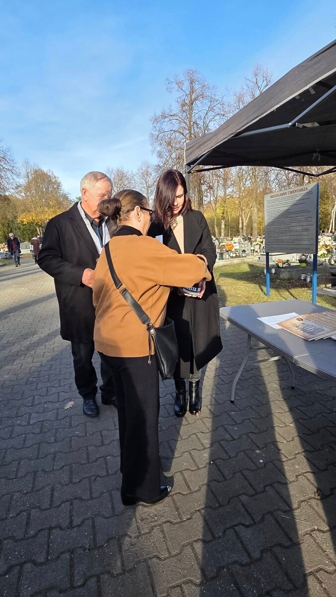 Kwesta na Starym Cmentarzu Parafialnym: Ponad 9 tysięcy złotych na ratowanie Orzegowskiej Nekropolii. / fot. TMO