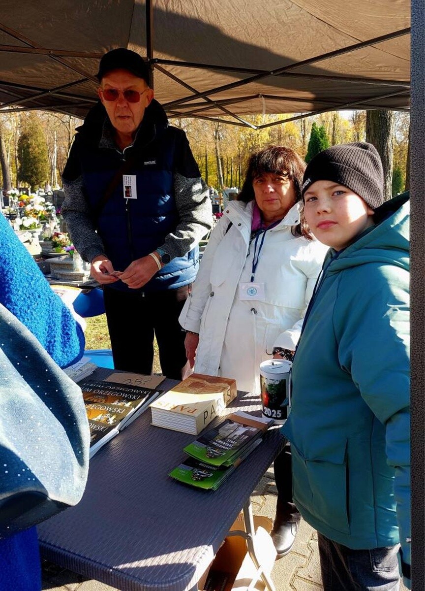 Kwesta na Starym Cmentarzu Parafialnym: Ponad 9 tysięcy złotych na ratowanie Orzegowskiej Nekropolii. / fot. TMO