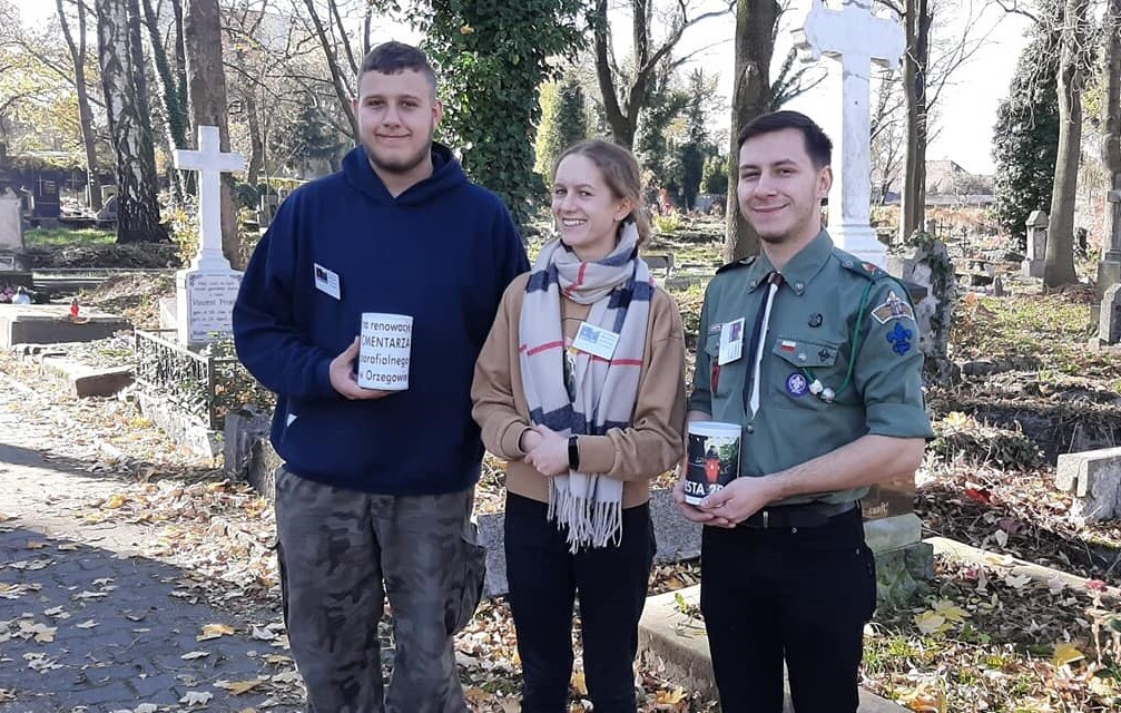 31 października i 1 listopada członkowie Towarzystwa Miłośników Orzegowa znów zbierali datki na ratowanie zabytkowego starego cmentarza w dzielnicy. Zebrano sporą kwotę!
fot. TMO