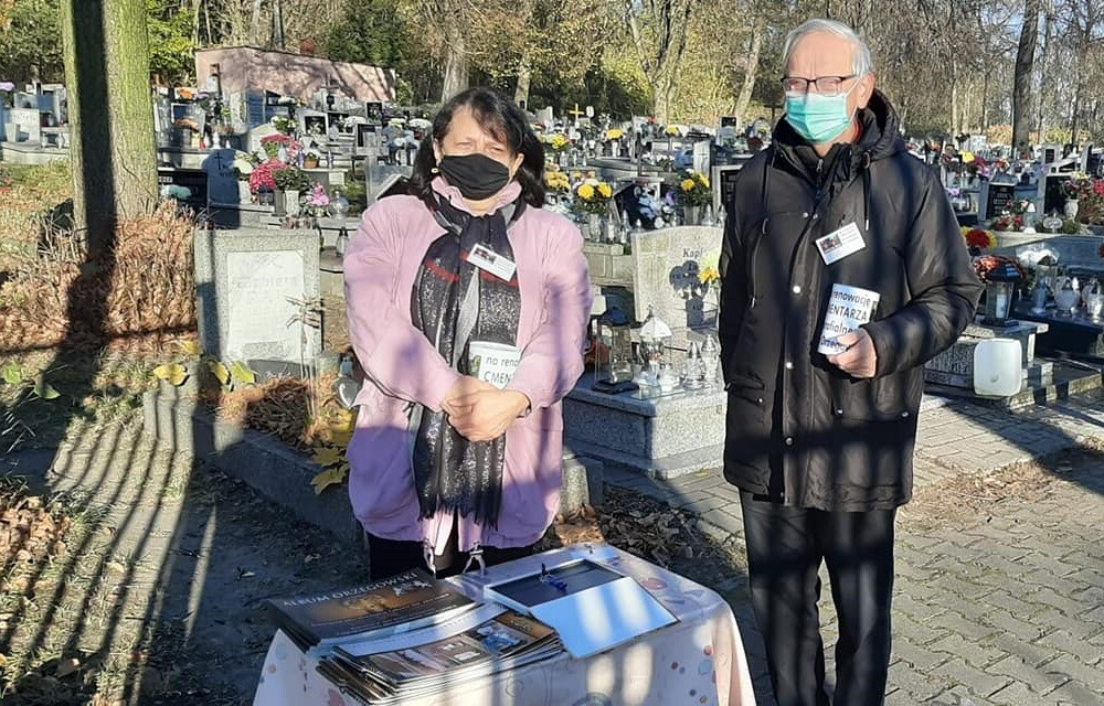 31 października i 1 listopada członkowie Towarzystwa Miłośników Orzegowa znów zbierali datki na ratowanie zabytkowego starego cmentarza w dzielnicy. Zebrano sporą kwotę!
fot. TMO