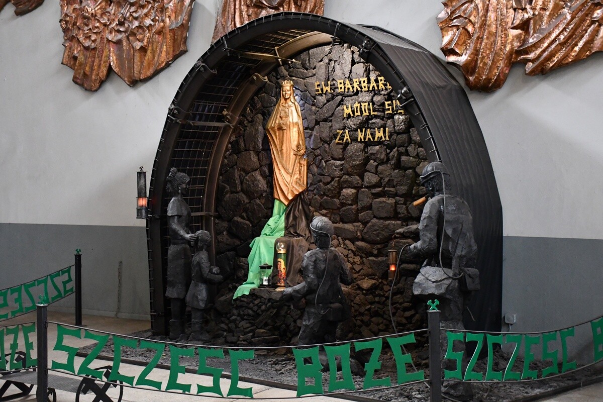 Z okazji zbliżającej się Barbórki, na naszym portalu prezentujemy galerię zdjęć z KWK Ruda Ruchu Bielszowice, wykonanych podczas wyjątkowej akcji zorganizowanej przez posła Łukasza Ściebiorowskiego. / fot. Karolina Bauszek-Żurek