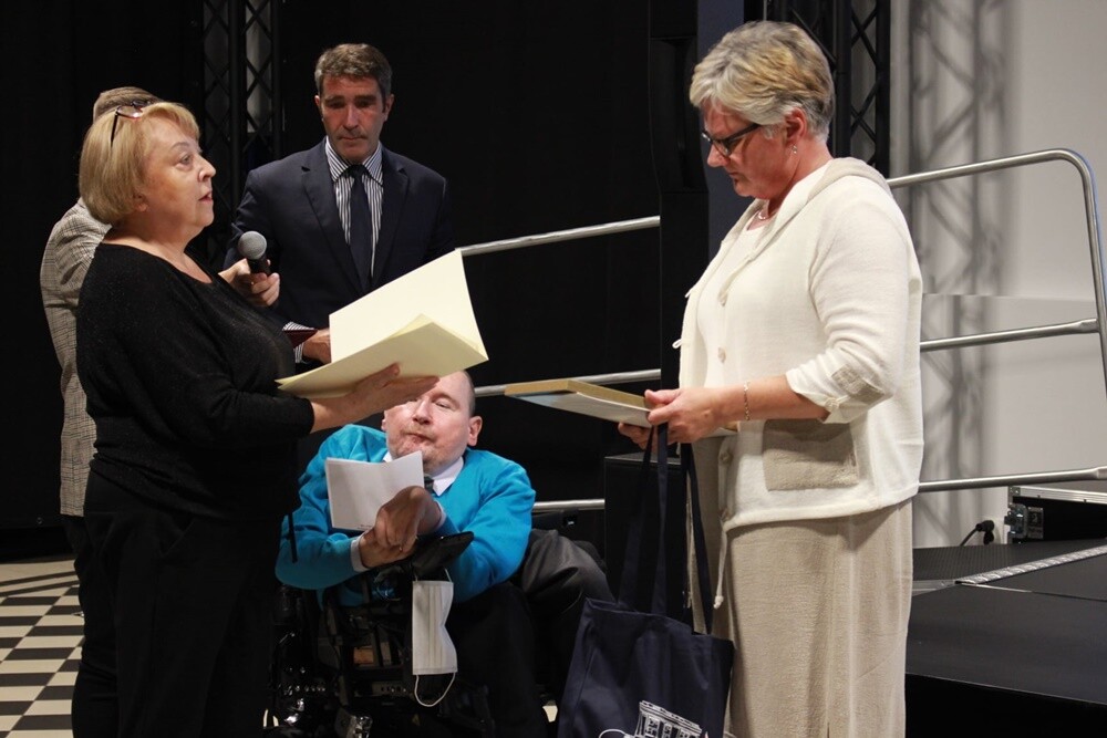 Zaszczytny tytuł przyznawany jest w ramach Konkursu "Lady D. im. Krystyny Bochenek" i trafia do kobiet, które są aktywne społecznie, mimo że borykają się z osobistą niepełnosprawnością.