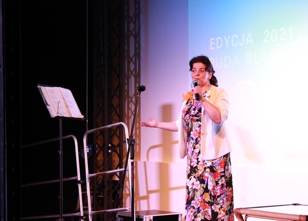 Zaszczytny tytuł przyznawany jest w ramach Konkursu "Lady D. im. Krystyny Bochenek" i trafia do kobiet, które są aktywne społecznie, mimo że borykają się z osobistą niepełnosprawnością.