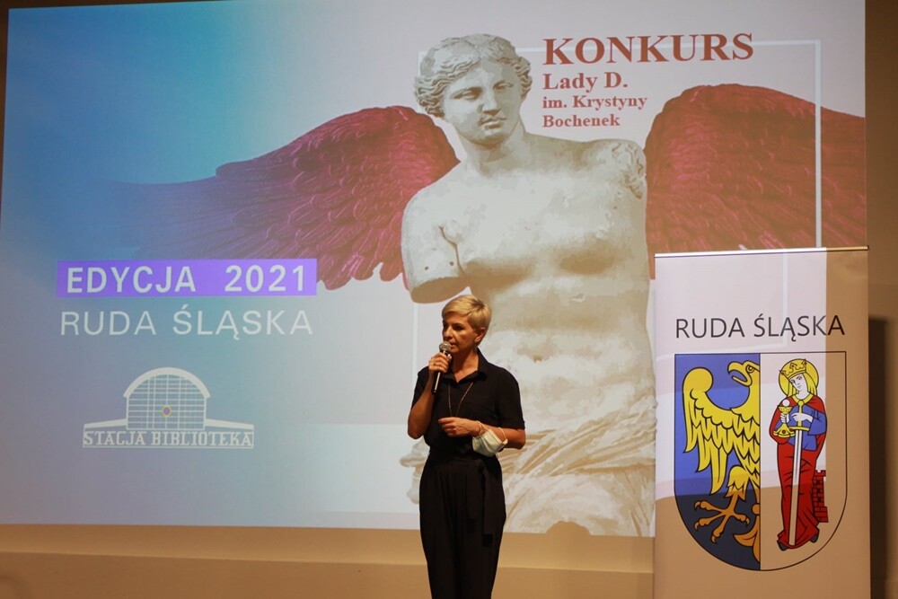 Zaszczytny tytuł przyznawany jest w ramach Konkursu "Lady D. im. Krystyny Bochenek" i trafia do kobiet, które są aktywne społecznie, mimo że borykają się z osobistą niepełnosprawnością.