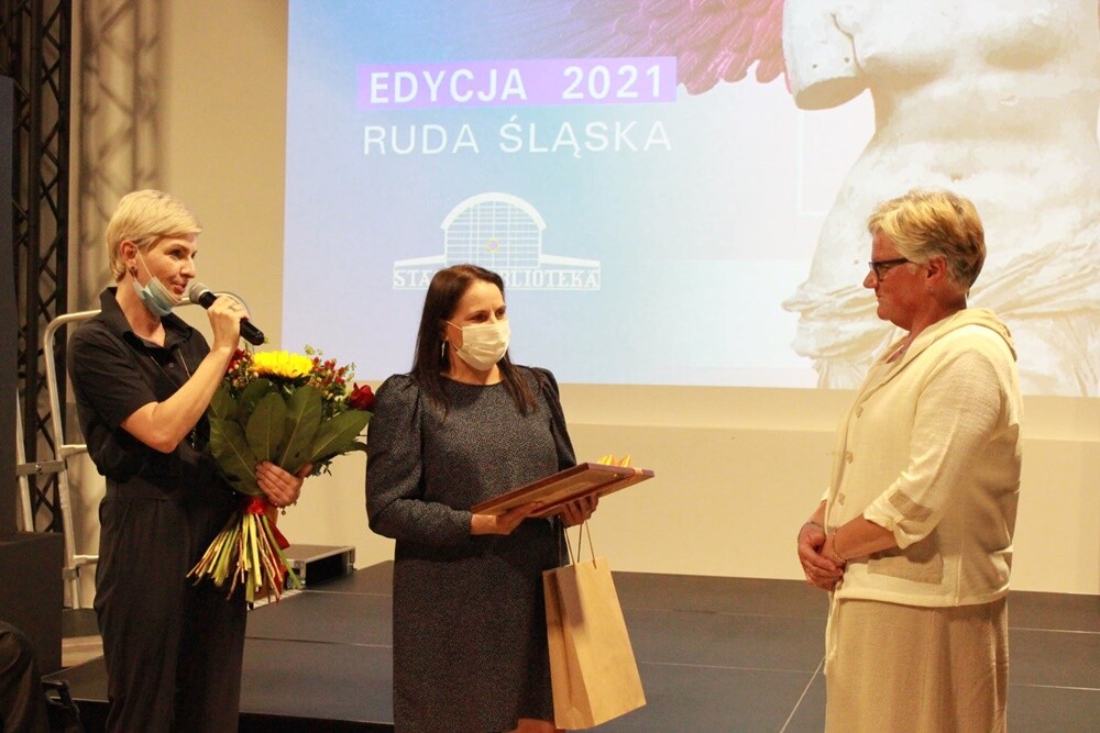 Zaszczytny tytuł przyznawany jest w ramach Konkursu "Lady D. im. Krystyny Bochenek" i trafia do kobiet, które są aktywne społecznie, mimo że borykają się z osobistą niepełnosprawnością.