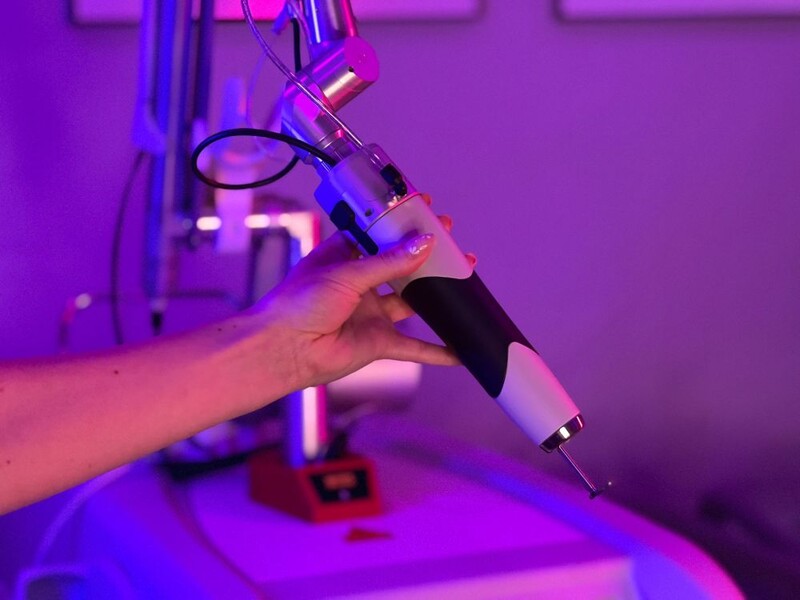 Laser pikosekundowy - nowoczesne rozwiązanie w estetyce i usuwaniu tatuaży