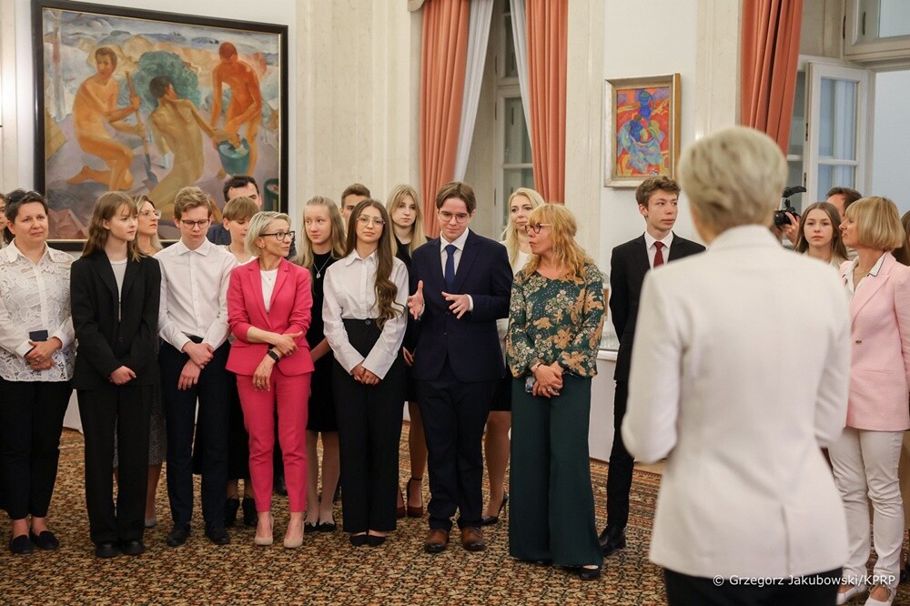 W poniedziałek w Pałacu Prezydenckim gościli laureaci konkursu zorganizowanego przez Instytut Pamięci Narodowej wraz z miastem Ruda Śląska, a objętego honorowym patronatem Agaty Kornhauser–Dudy. 

fot. Grzegorz Jakubowski