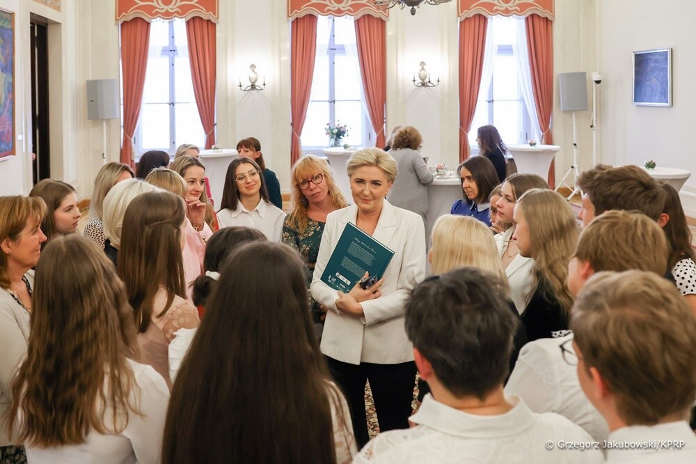 W poniedziałek w Pałacu Prezydenckim gościli laureaci konkursu zorganizowanego przez Instytut Pamięci Narodowej wraz z miastem Ruda Śląska, a objętego honorowym patronatem Agaty Kornhauser–Dudy. 

fot. Grzegorz Jakubowski