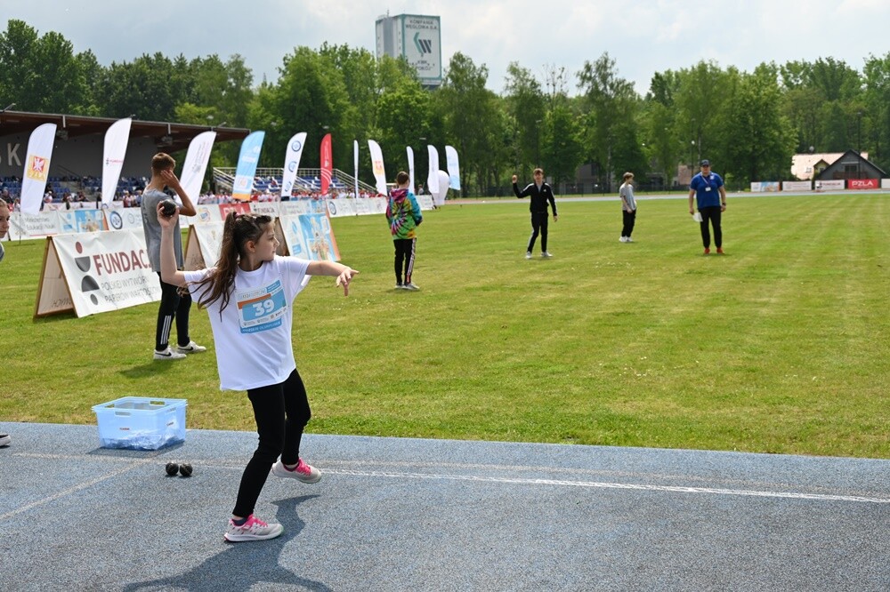 400 dzieci z województwa śląskiego wzięło w ubiegły piątek udział w eliminacjach do kolejnej edycji akcji Lekkoatletyczne Nadzieje Olimpijskie. 

fot. UM Ruda Śląska