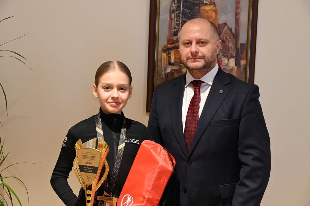 12-letnia Alicja - łyżwiarka figurowa z Rudy Śląskiej/fot. FB Michał Pierończyk