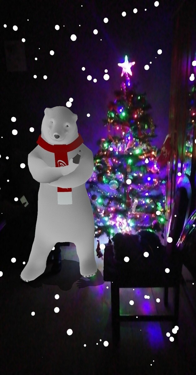 Miś pomógł nam udekorować choinkę 