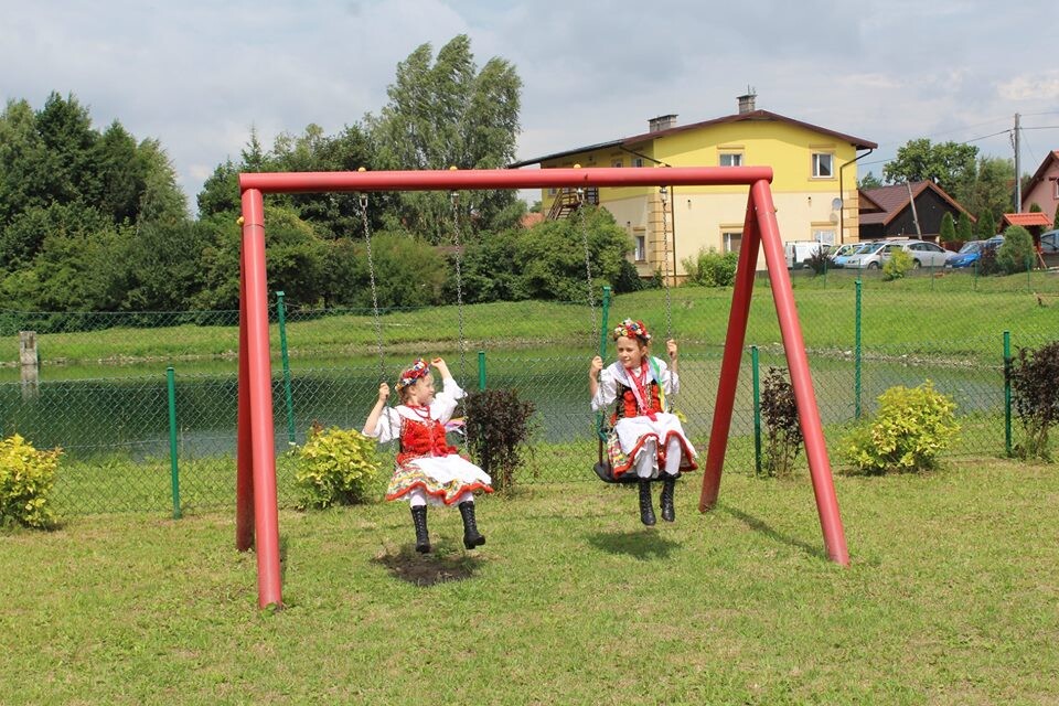 12 lipca członkowie Zespołu Pieśni i Tańca „Rudzianie” im. Jana Mazura wraz z opiekunami wyruszyli na daleką Warmię, by wraz z członkami grupy „Jaferki” z Koszarawy wziąć udział 
w ciekawej wymianie kulturalnej.