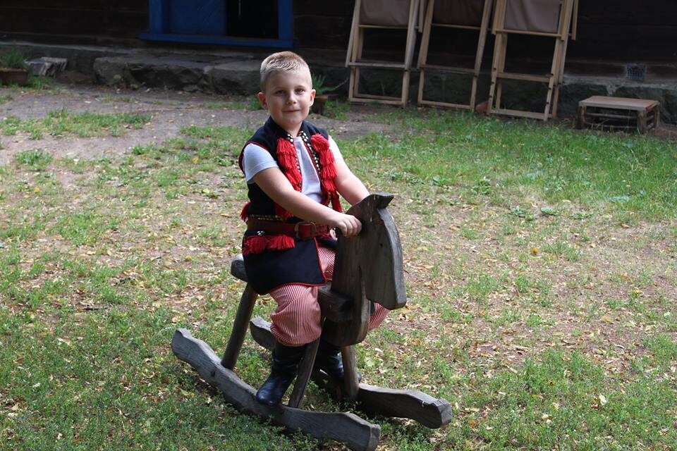 12 lipca członkowie Zespołu Pieśni i Tańca „Rudzianie” im. Jana Mazura wraz z opiekunami wyruszyli na daleką Warmię, by wraz z członkami grupy „Jaferki” z Koszarawy wziąć udział 
w ciekawej wymianie kulturalnej.