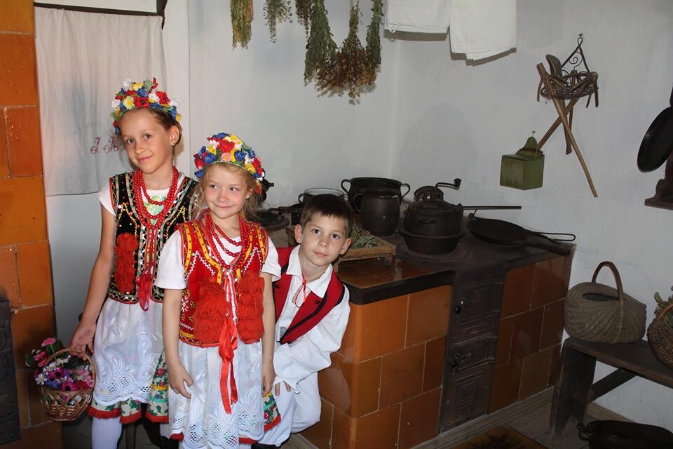 12 lipca członkowie Zespołu Pieśni i Tańca „Rudzianie” im. Jana Mazura wraz z opiekunami wyruszyli na daleką Warmię, by wraz z członkami grupy „Jaferki” z Koszarawy wziąć udział 
w ciekawej wymianie kulturalnej.