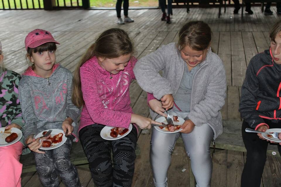 12 lipca członkowie Zespołu Pieśni i Tańca „Rudzianie” im. Jana Mazura wraz z opiekunami wyruszyli na daleką Warmię, by wraz z członkami grupy „Jaferki” z Koszarawy wziąć udział 
w ciekawej wymianie kulturalnej.