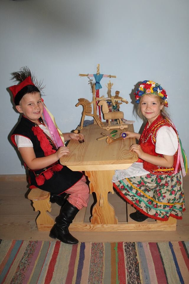 12 lipca członkowie Zespołu Pieśni i Tańca „Rudzianie” im. Jana Mazura wraz z opiekunami wyruszyli na daleką Warmię, by wraz z członkami grupy „Jaferki” z Koszarawy wziąć udział 
w ciekawej wymianie kulturalnej.