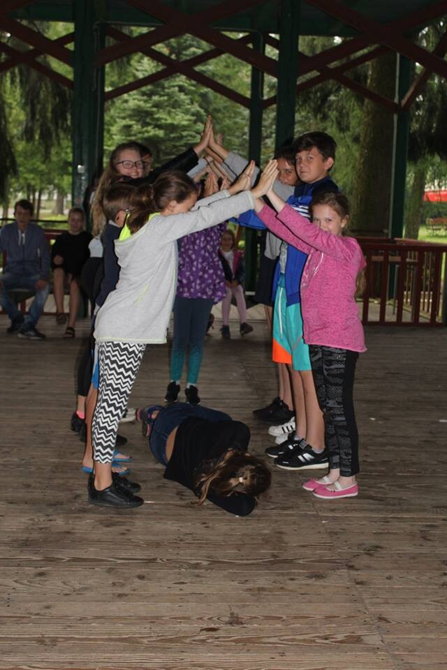 12 lipca członkowie Zespołu Pieśni i Tańca „Rudzianie” im. Jana Mazura wraz z opiekunami wyruszyli na daleką Warmię, by wraz z członkami grupy „Jaferki” z Koszarawy wziąć udział 
w ciekawej wymianie kulturalnej.