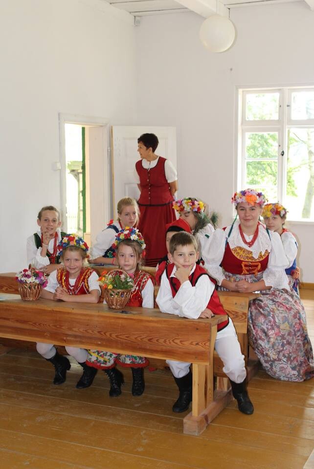 12 lipca członkowie Zespołu Pieśni i Tańca „Rudzianie” im. Jana Mazura wraz z opiekunami wyruszyli na daleką Warmię, by wraz z członkami grupy „Jaferki” z Koszarawy wziąć udział 
w ciekawej wymianie kulturalnej.