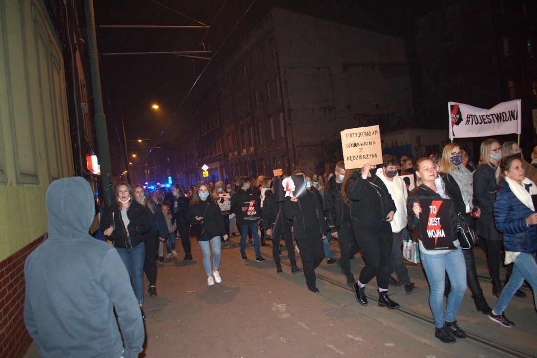 Ulicami Świętochłowic przeszła kolejna manifestacja w sprawie orzeczenia Trybunału Konstytucyjnego dotyczącego aborcji.