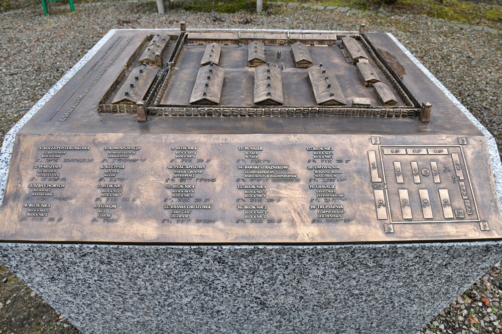 Mieszkańcy Śląska wzięli udział w Marszu na Zgodę. Jego uczestnicy przeszli 10-kilometrową trasę z Katowic pod bramę byłego obozu pracy w Zgodzie w Świętochłowicach. Tam tradycyjnie uczczono ofiary Tragedii Górnośląskiej. 

fot. Jacek Knapik