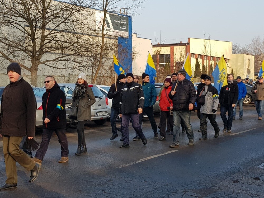 Dziś mieszkańcy Śląska wzięli udział w Marszu na Zgodę. Jego uczestnicy przeszli 10-kilometrową trasę z Katowic pod bramę byłego obozu pracy w Zgodzie w Świętochłowicach. Tam tradycyjnie uczczono ofiary Tragedii Górnośląskiej.