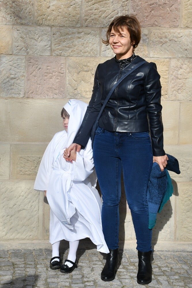 Najmłodsi mieszkańcy Kochłowic wyjątkowo uczcili uroczystość Wszystkich Świętych. Dzieci przebrały się za swoich ulubionych świętych i błogosławionych!

fot. Jacek Knapik