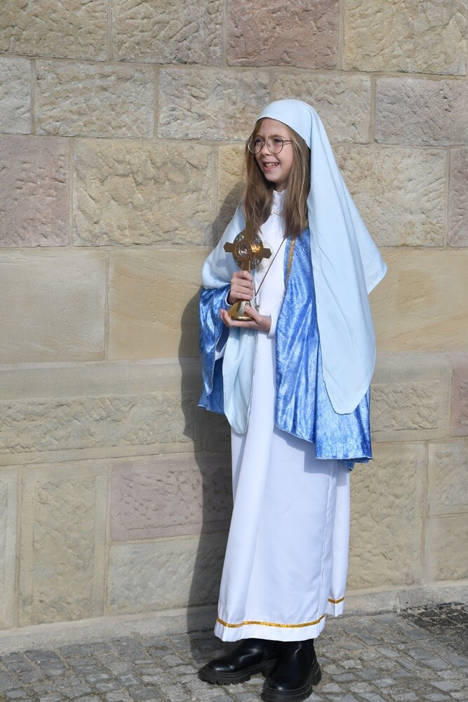 Najmłodsi mieszkańcy Kochłowic wyjątkowo uczcili uroczystość Wszystkich Świętych. Dzieci przebrały się za swoich ulubionych świętych i błogosławionych!

fot. Jacek Knapik