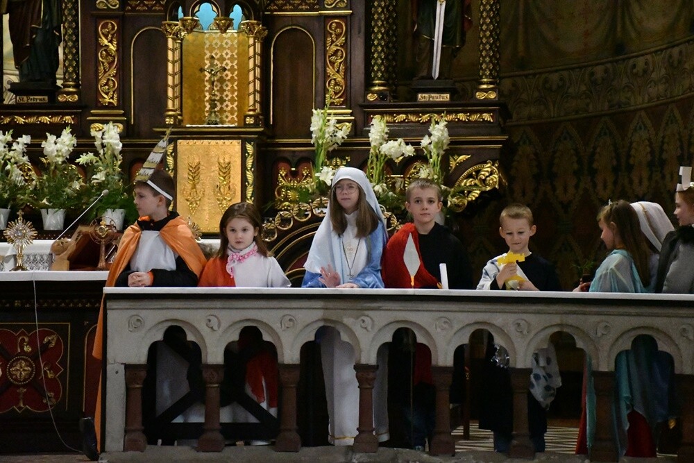 Najmłodsi mieszkańcy Kochłowic wyjątkowo uczcili uroczystość Wszystkich Świętych. Dzieci przebrały się za swoich ulubionych świętych i błogosławionych!

fot. Jacek Knapik