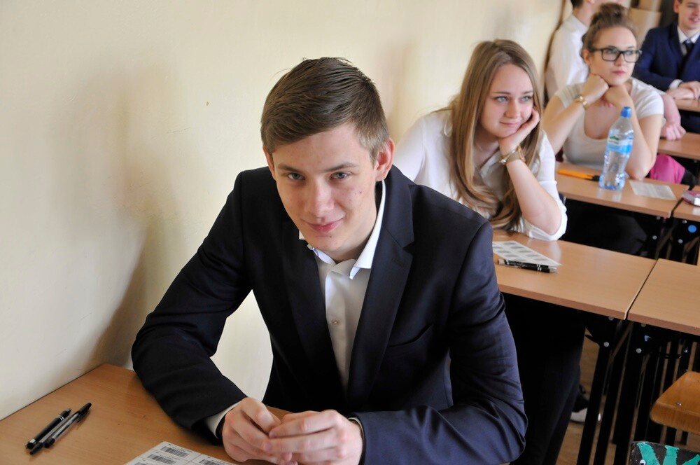 745 tegorocznych absolwentów liceów ogólnokształcących i techników z Rudy Śląskiej, przystąpiło dzisiaj o godzinie 9 do pisemnego egzaminu z języka polskiego na poziomie podstawowym. Po południu odbędzie się egzamin na poziomie rozszerzonym.