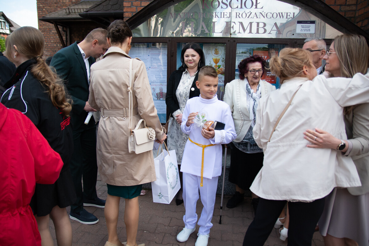 Pierwsza Komunia Święta w parafii Matki Bożej Różańcowej w Halembie / fot. Marek i Krzysztof Faber