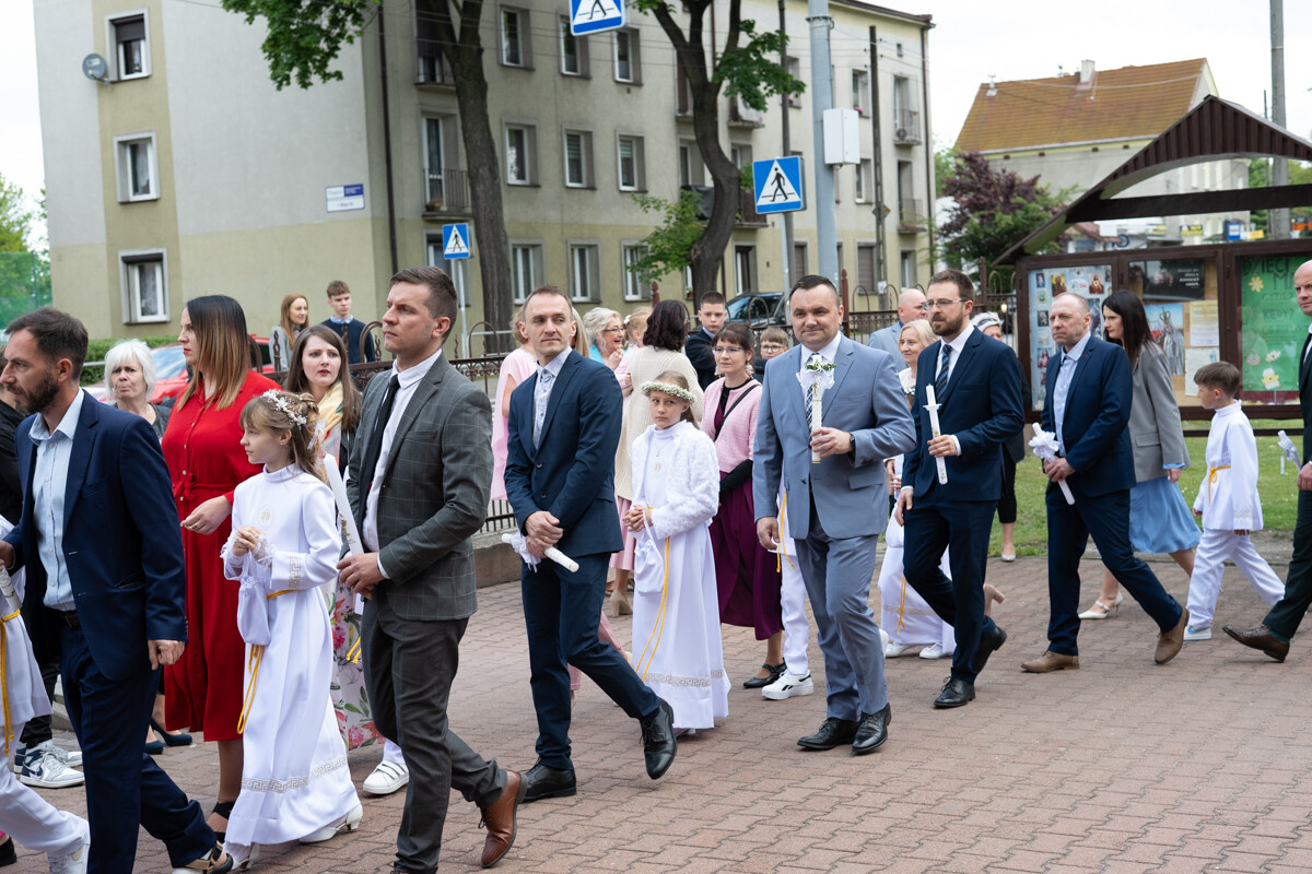 Pierwsza Komunia Święta w parafii Matki Bożej Różańcowej w Halembie / fot. Marek i Krzysztof Faber