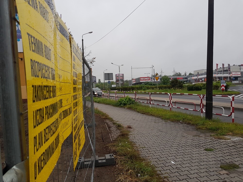 Mieszkańcy często sugerowali w komentarzach na portalach społecznościowych, że w mieście powinna powstać kolejna restauracja McDonald's. Ich życzenia się spełniły. Właśnie ruszyła budowa nowej restauracji przy ul. 1 Maja w sąsiedztwie CH Plaza.