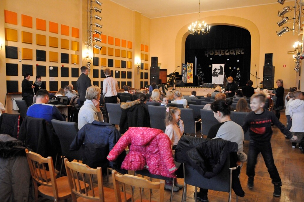 Fotorelacja z gali w MDK, podsumowującej konkursy świąteczne: 22 Festiwal Kolęd i Pastorałek "Nasze Kolędowanie", Konkurs Plastyczny "Anioł 2018", 23 Przegląd Dziecięcych i Młodzieżowych Zespołów Jasełkowych.