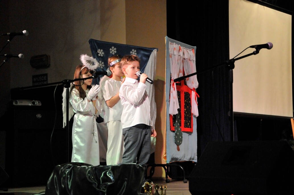 Fotorelacja z gali w MDK, podsumowującej konkursy świąteczne: 22 Festiwal Kolęd i Pastorałek "Nasze Kolędowanie", Konkurs Plastyczny "Anioł 2018", 23 Przegląd Dziecięcych i Młodzieżowych Zespołów Jasełkowych.