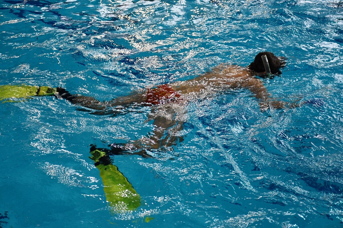 Sport na rzecz WOŚP – sztafeta pływacka i mecz hokeja pod wodą w Rudzie Śląskiej.