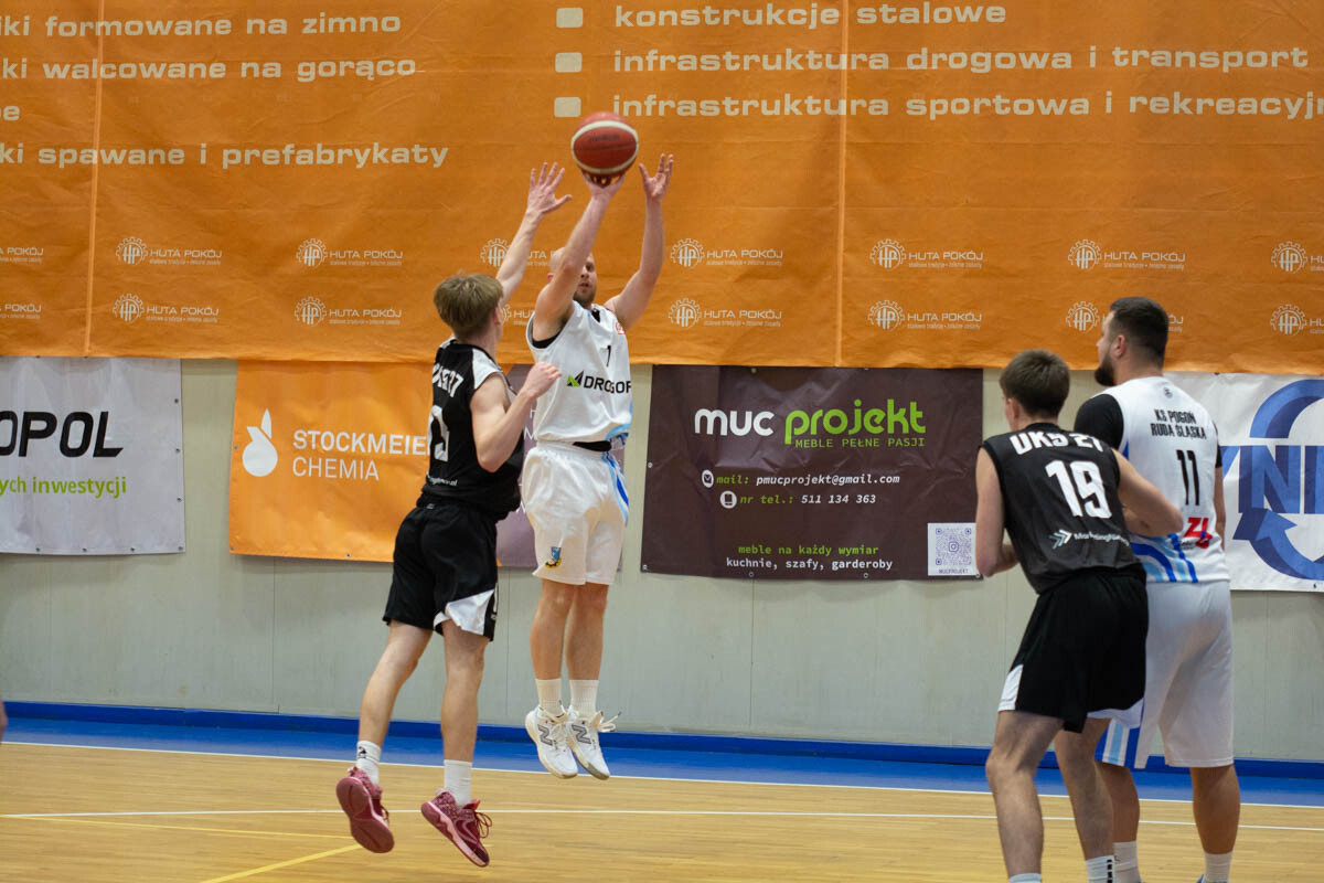 Za nami ostatni mecz rundy zasadniczej 3-ligowców. Wygrywa K.S. Pogoń Ruda Śląska! / fot. Marek Faber