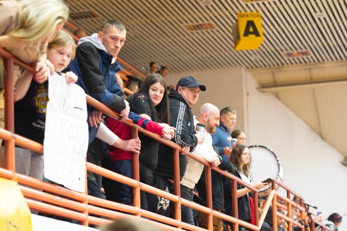 Mecz siatkówki pomiędzy sztabami WOŚP. / fot. Marek Faber