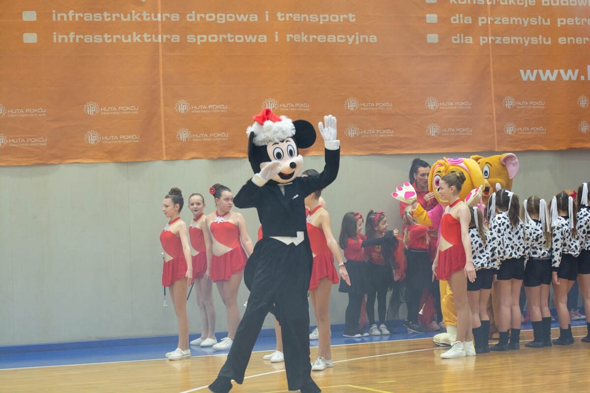 Mecz siatkówki pomiędzy sztabami WOŚP. / fot. Marek Faber