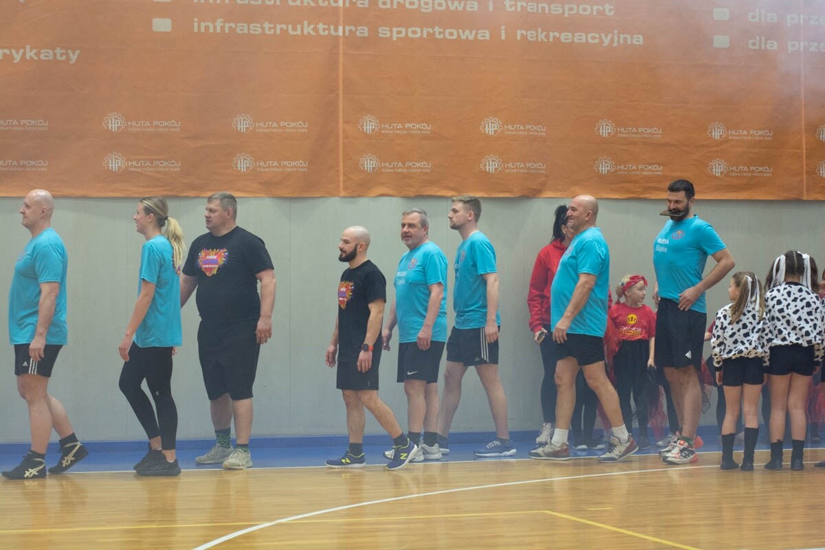Mecz siatkówki pomiędzy sztabami WOŚP. / fot. Marek Faber