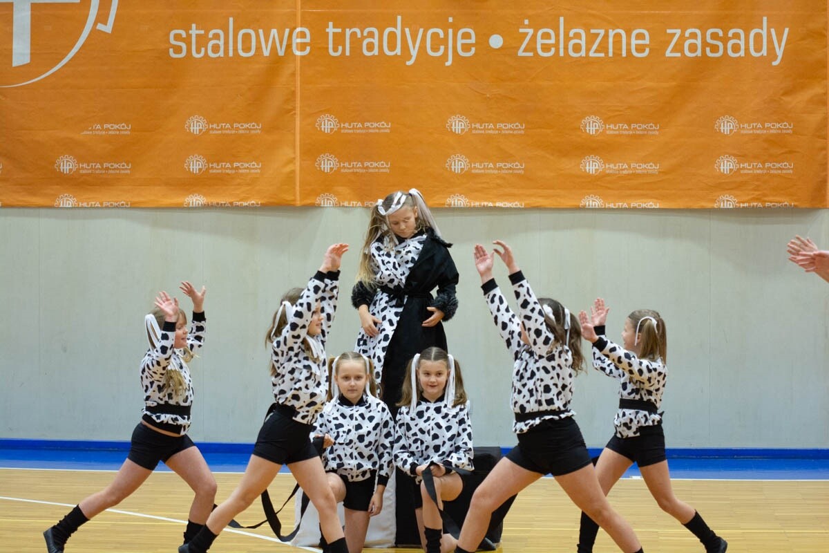 Mecz siatkówki pomiędzy sztabami WOŚP. / fot. Marek Faber