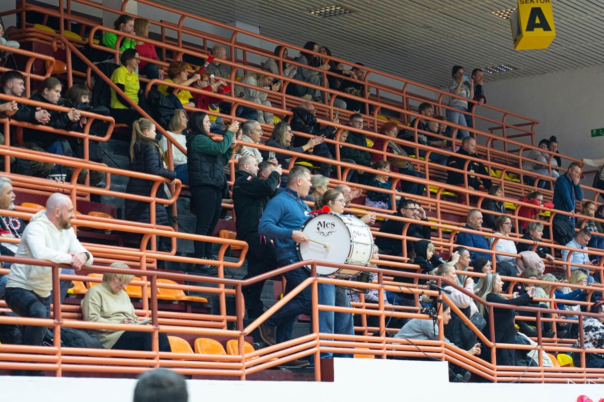 Mecz siatkówki pomiędzy sztabami WOŚP. / fot. Marek Faber