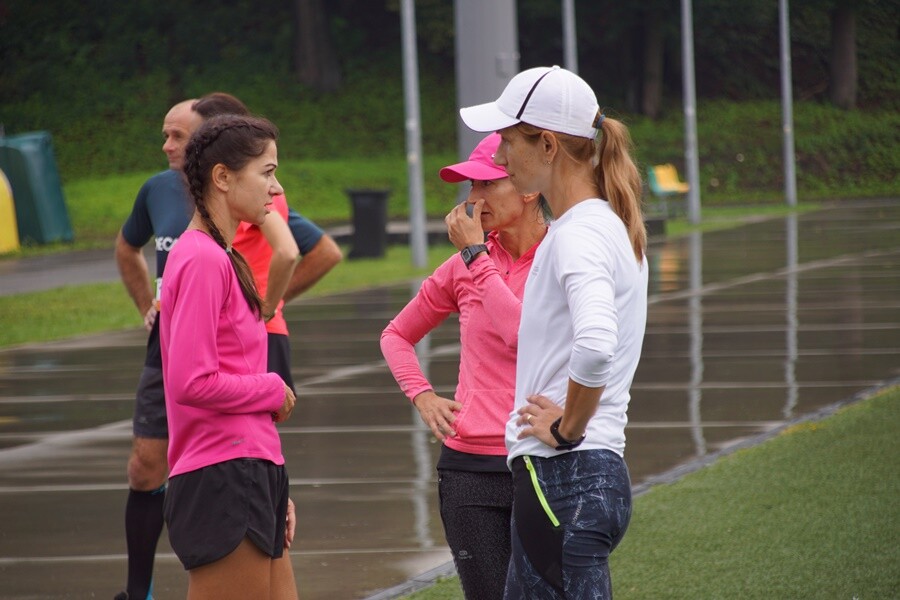 Miłośnicy biegania już po raz szesnasty uczcili pamięć Jana Koniecznego. Memoriał poświęcony rudzkiemu radnemu, który zmarł w 2005 roku, odbył się dzisiaj na terenie ośrodka sportowego Burloch Arena oraz w pobliskim parku.