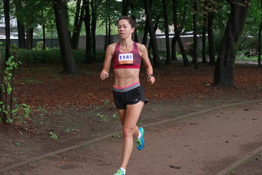 Miłośnicy biegania już po raz szesnasty uczcili pamięć Jana Koniecznego. Memoriał poświęcony rudzkiemu radnemu, który zmarł w 2005 roku, odbył się dzisiaj na terenie ośrodka sportowego Burloch Arena oraz w pobliskim parku.