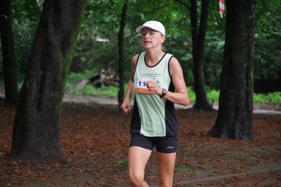 Miłośnicy biegania już po raz szesnasty uczcili pamięć Jana Koniecznego. Memoriał poświęcony rudzkiemu radnemu, który zmarł w 2005 roku, odbył się dzisiaj na terenie ośrodka sportowego Burloch Arena oraz w pobliskim parku.